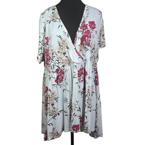 Torrid White Floral V-Neck Tunic Size 3